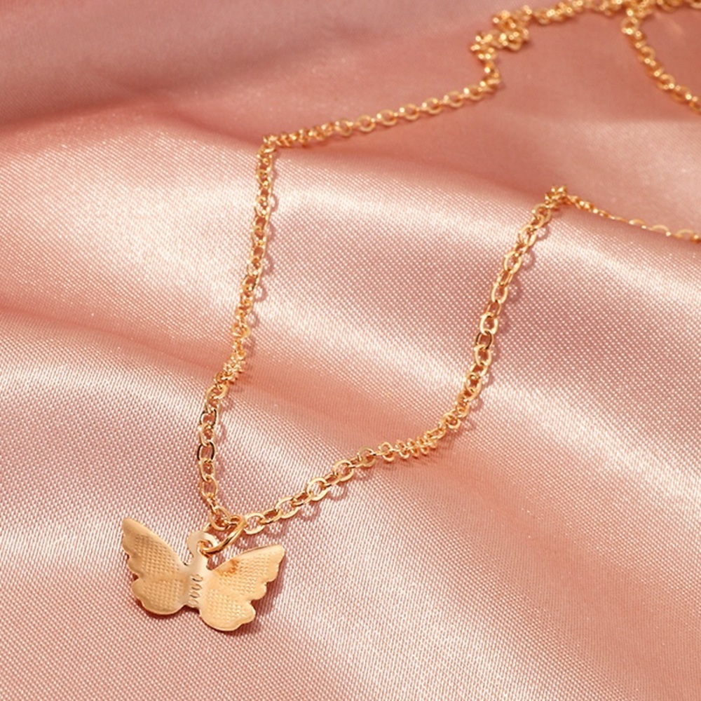 3/$30 🦋 Butterfly Pendant Necklace - Picture 5 of 7